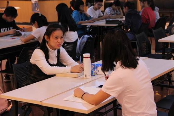 活动之前,学员闲谈 (1)