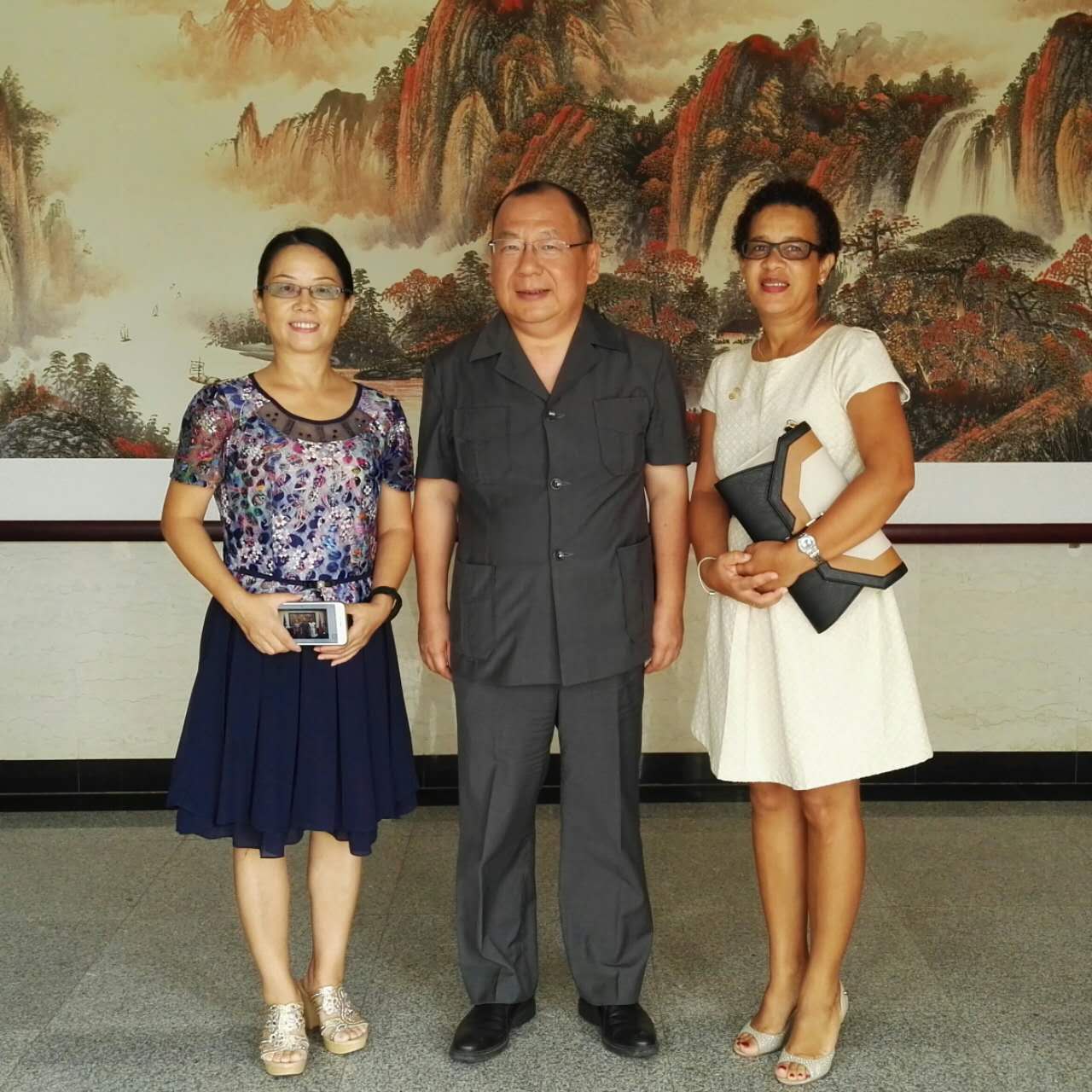 杜小丛大使会见中佛双方经理