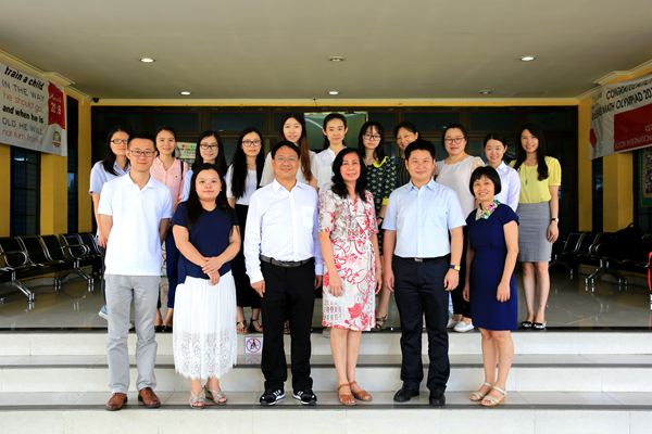 公司一行看望在印尼实习的汉硕员工